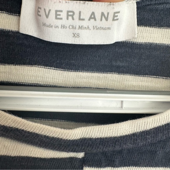 Everlane Navy White Striped Short Sleeve 100% Cotton Tee Asymmetric Detail Sz XS - Picture 2 of 6